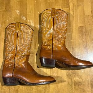 Men’s nocona boots. Tan/brown. Sick design. Worn once.
